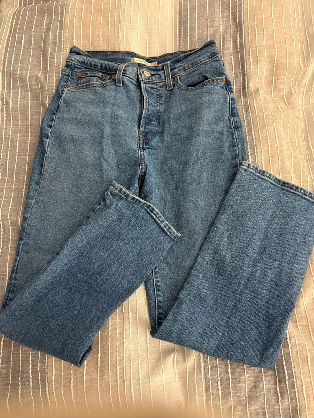 Levi's Wedgie Straight Jeans in Medium Blue Sz 27